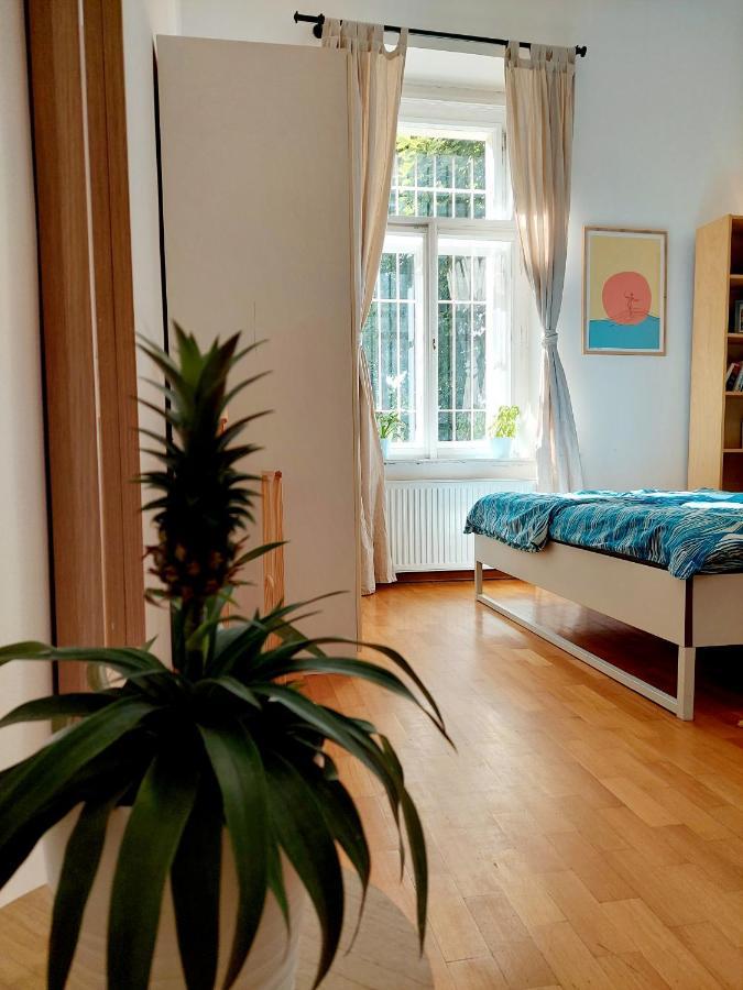 Cozy studio in Vinohrady Praga Esterno foto
