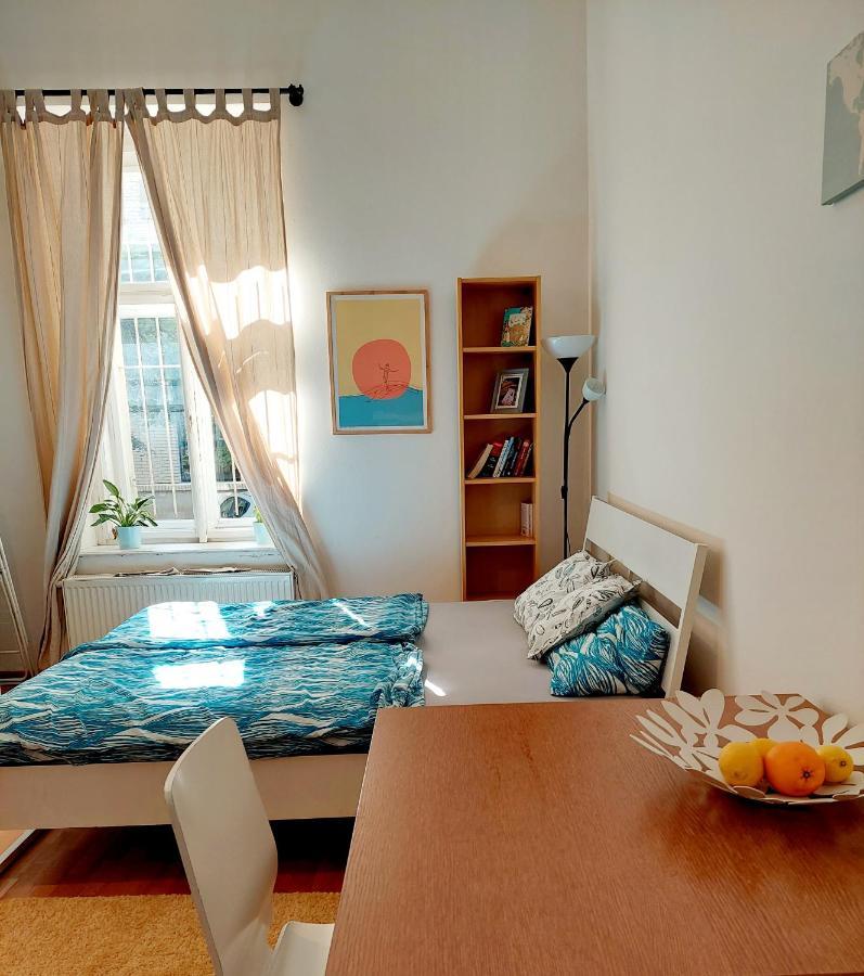 Cozy studio in Vinohrady Praga Esterno foto